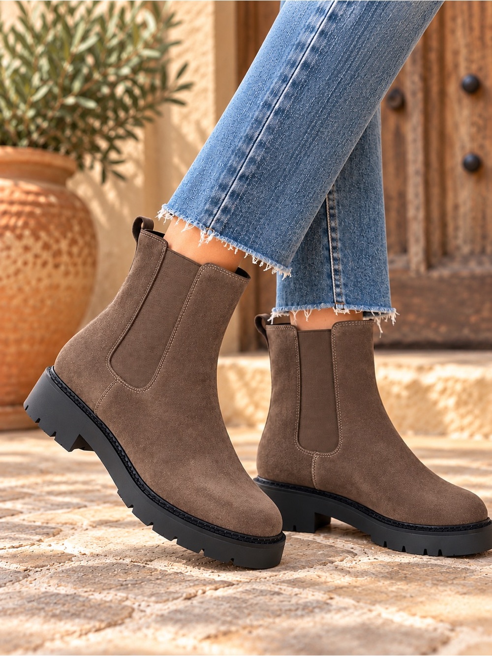 Nordstrom Nodarian-Lea Mocha Brown Suede Chelsea Water Repel Lug Boots 9.5M NEW